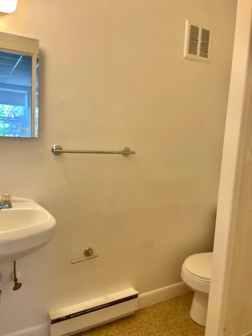 Avl NOW No Fee!- Sunny, cozy studio near BU, Kenmore, Longwood! — Photo 4