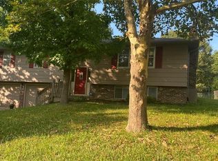 3612 Southern Hills Dr, Kansas City, MO 64137