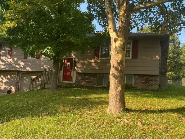 3612 Southern Hills Dr, Kansas City, MO 64137