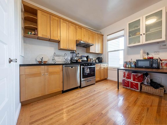 3rd image of 1115 Church St