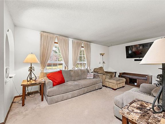 5th image of 1312 NE 74th St