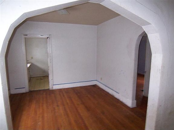 4th image of 128 Oaklawn Ave