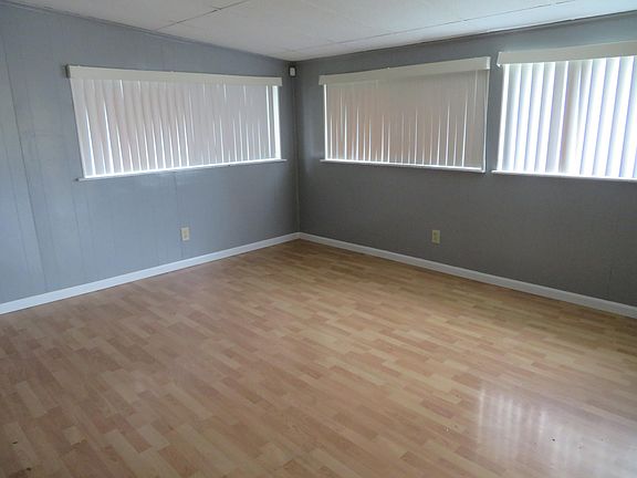 5th image of 10257 Clarendon Ave