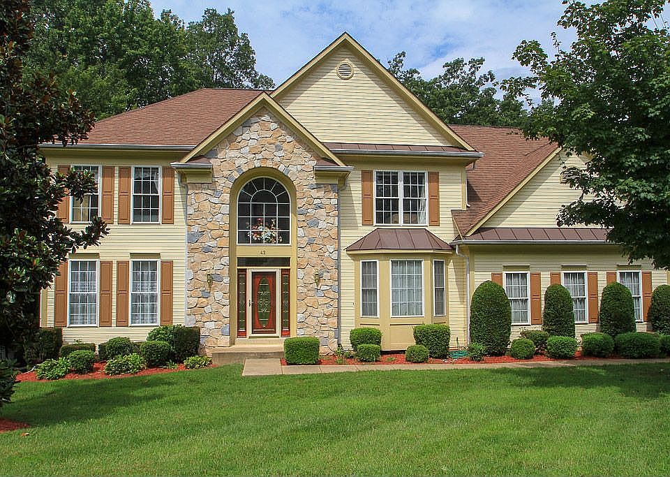 1st image of 42 Monument Dr