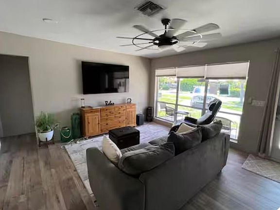 4th image of 511 SE 5th St