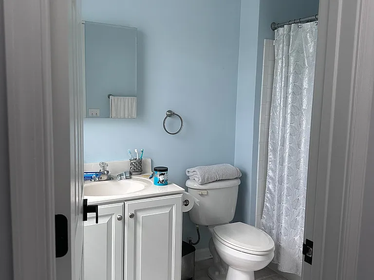 second bedroom bathroom
