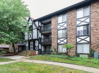 13628 Royal Ct APT 802, Crestwood, IL 60445