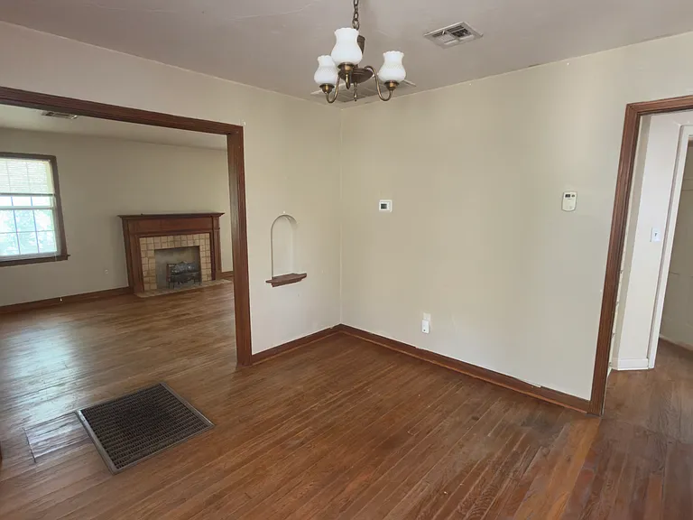 1525 NW 42nd St — Photo 13