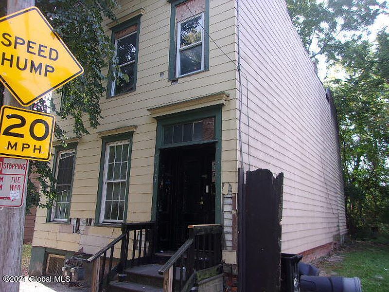 5th image of 292 1ST Street