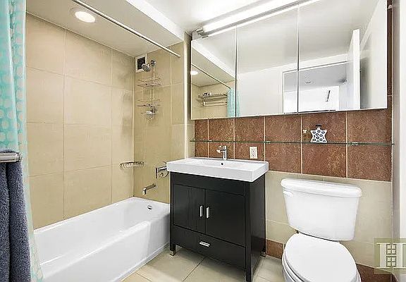 4th image of 555 W 23rd St APT S3d