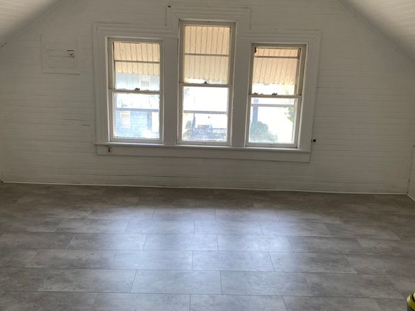 605 Walnut Ave #1/2