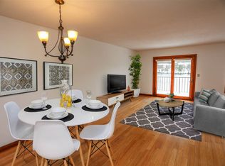 33 River Front Dr APT 8, Manchester, NH 03102