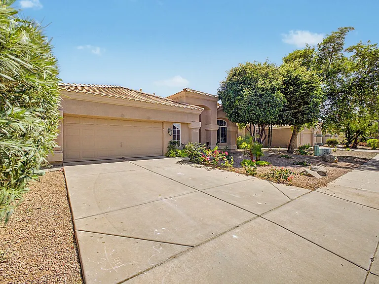 7251 E Lakeview Ave — Photo 2