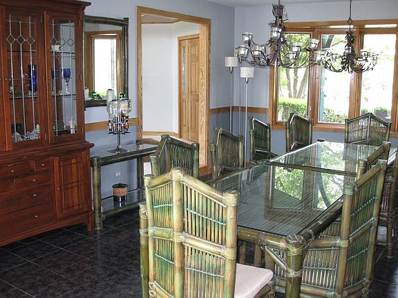 Dining Rm looking into foyer