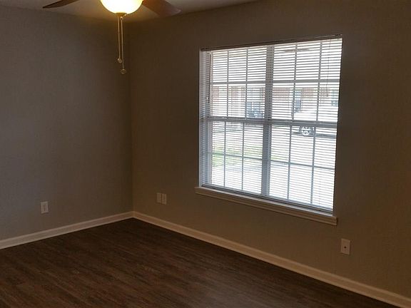 2nd image of 1519 Trigg Ln APT 302