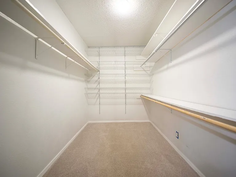 1717 N Locust St — Photo 37