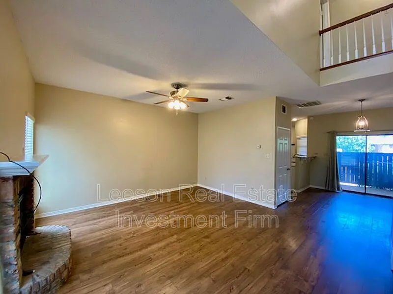 2 bed, 2.5 bath, 1250 sqft, $1,500 — Photo 3