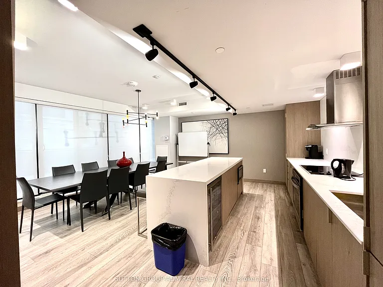 215 Queen St W #912 — Photo 10