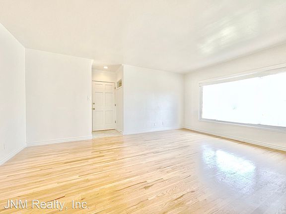 5th image of 1676 Manning Ave