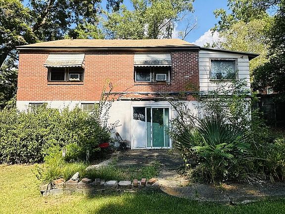2nd image of 3919 Crestview Dr