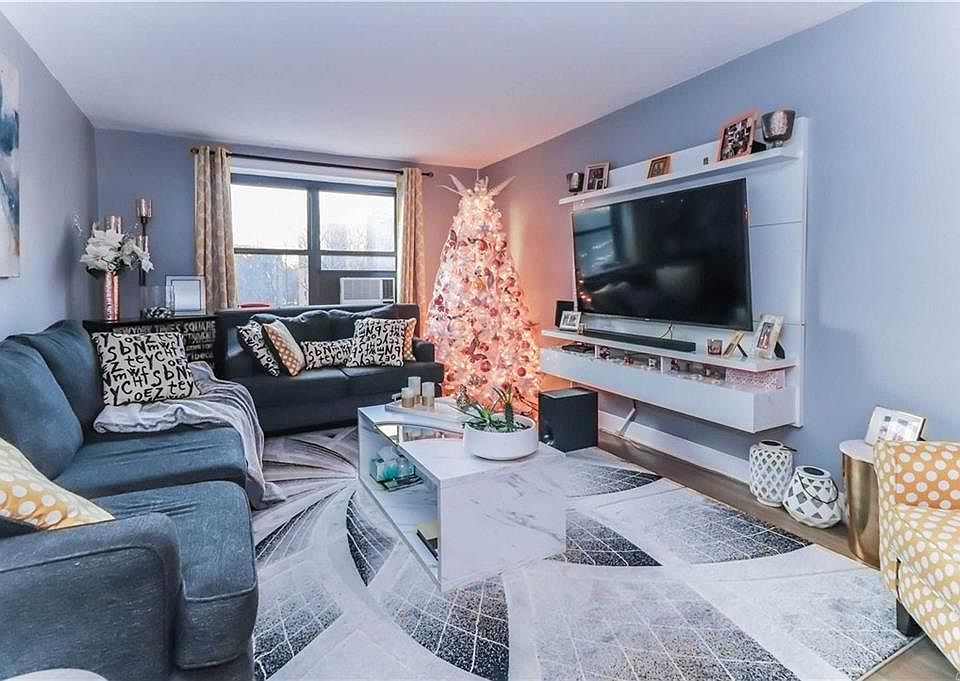 1st image of 21306 75th Ave APT 3N