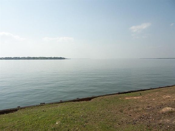 3rd image of 355 Island Dr
