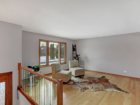 5th image of 22W366 Juniper Dr