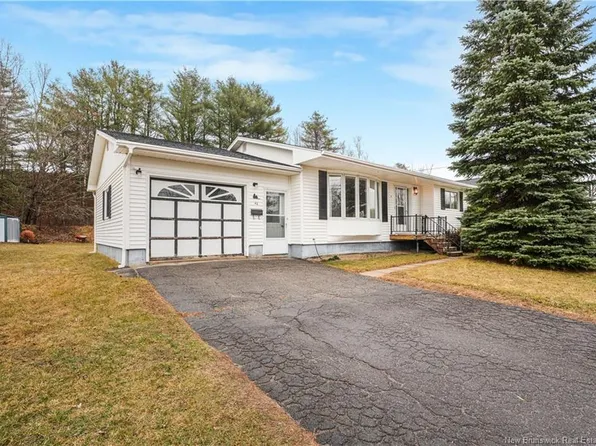 42 River St, Fredericton, NB E3A 4L7