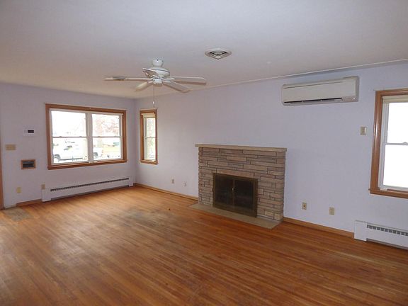 4th image of 853 Hawthorne Ave E