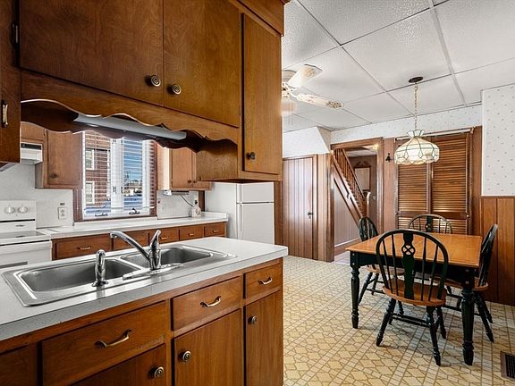 3rd image of 25 Dubois St