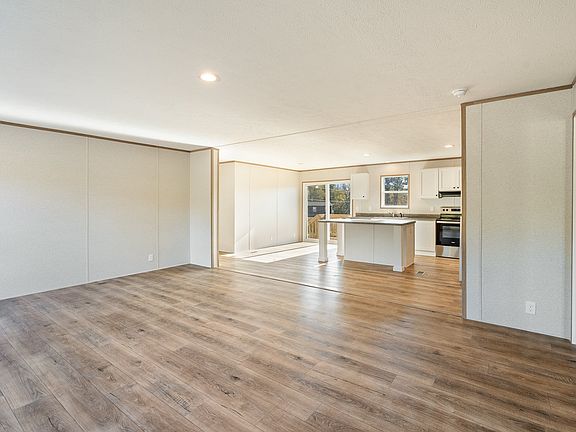 3rd image of 393 Busby Rd