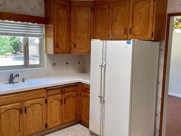 3rd image of 1705 Christina Dr
