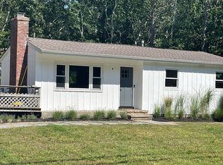 31 Jones Rd, Hampton Bays, NY 11946