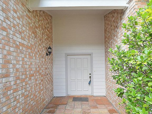 3rd image of 16003 Havenhurst Dr