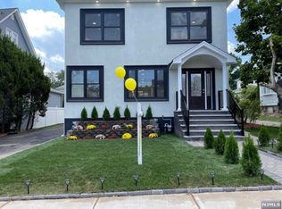 892 Elm Ave, Ridgefield, NJ 07657