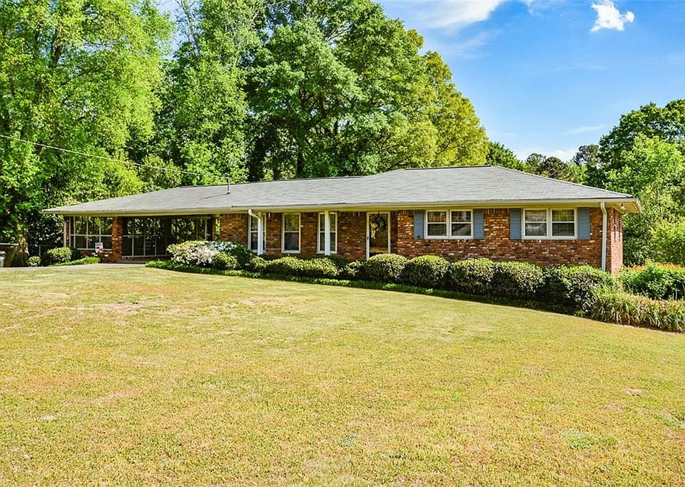 1st image of 920 Chesterfield Dr