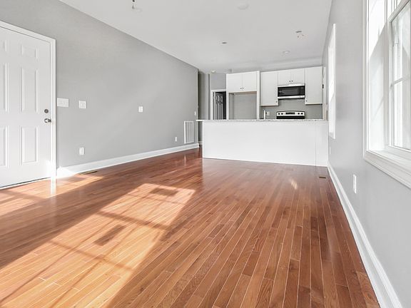 2nd image of 601 S Main St
