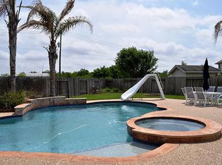 11012 Oakwood Dr, La Porte, TX 77571