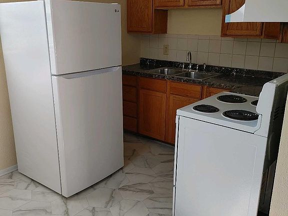 3rd image of 4627 S Henderson St