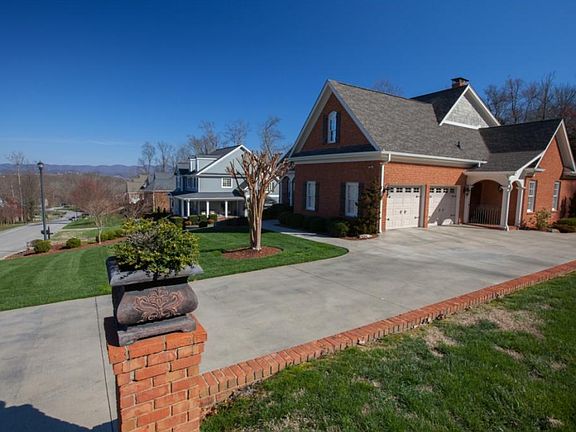 3rd image of 4913 Preston Park Dr