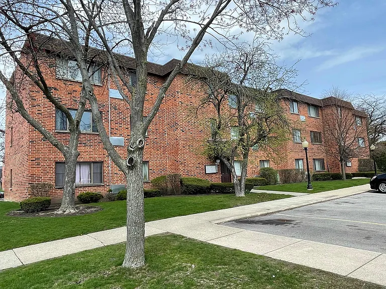1702 W Victoria Dr #202 — Photo 11