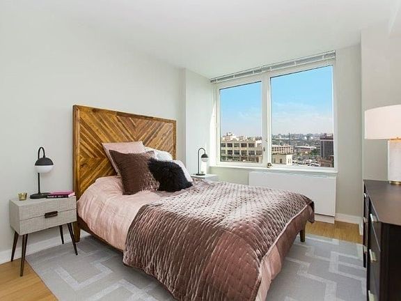3rd image of 4325 Hunter St APT 1031E