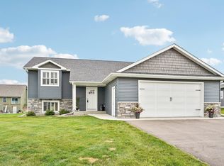 299 Wood Duck Ln, Baldwin, WI 54002