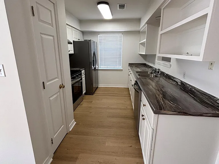 5402 Gex Dr — Photo 2