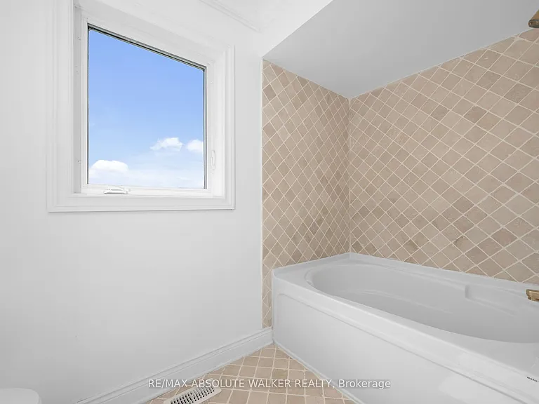 2269 Sandman Cres — Photo 27