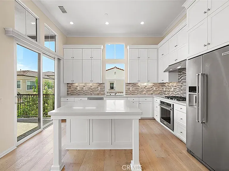 3 bed, 1458 sqft, $4,850 — Photo 3