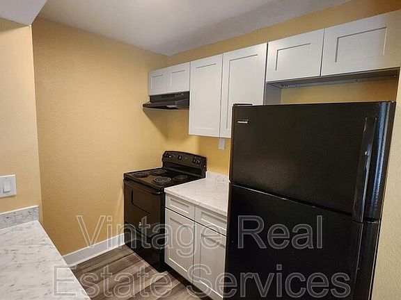 5th image of 305 W Grant St APT B3