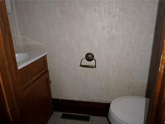 5th image of 132 Englewood Ave