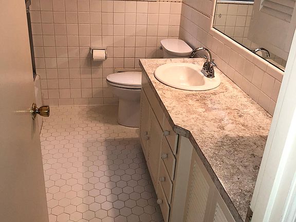 5th image of 1930 Gardiner Ln #1-2
