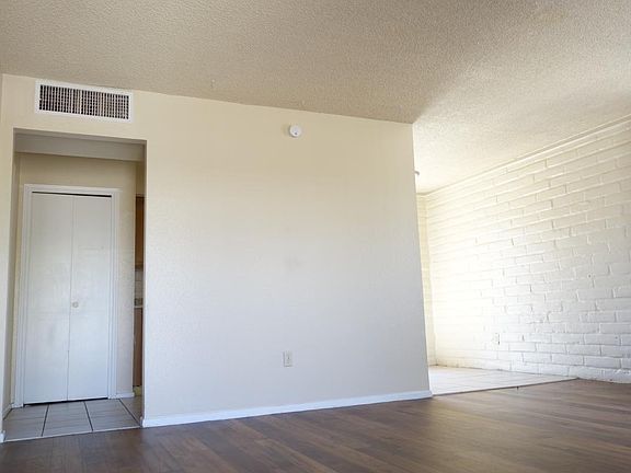 3rd image of 3409-3429 E Monte Vista Drive Pkcr #3423